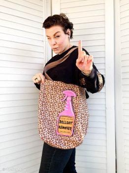 Preview: Cherry Picking Bag, Stoffpanel Canvas Bullshit Remover und Herzhände